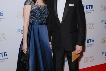 Кутюр и рваные колготки: шикарные и неудачные наряды на премии