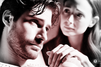 Алиса замерла. Муж? У неё нет мужа!