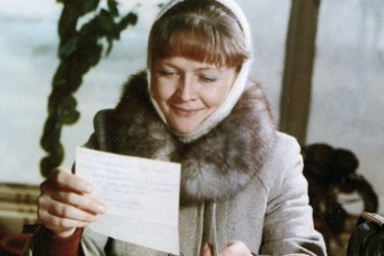 Недостойно: за что советские ткачихи возненавидели фильм «Одиноким предоставляется общежитие»