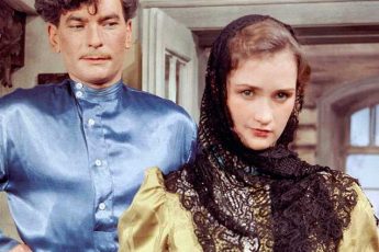 В 27 лет она вышла замуж за 17-летнего юношу и содержала мужа и детей