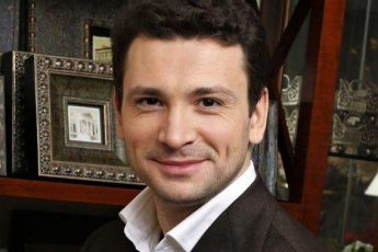 Однолюб и верный семьянин Антон Хабаров. Как выглядит его знаменитая жена-красавица