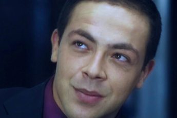 Андрею Лаврову - 45 лет: как живет сын советской актрисы-мулатки, от которой он унаследовал свою экзотическую внешность