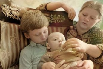 Непопулярный актер и обанкротившийся бизнесмен. Как живут сыновья Ирины Муравьевой