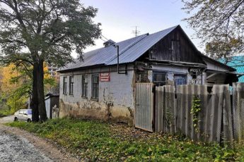 Российский город, в котором полуразрушенные старые дома стоят дороже, чем квартиры в центре Москвы