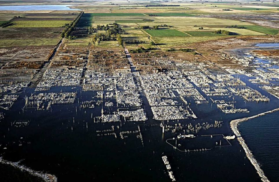Лаго-Эпекуэн: город-призрак, который 25 лет провел под водой из-за человеческой жадности.