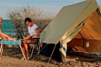 Палатка в фильме Три плюс Два. Почему она не могла быть у девушек