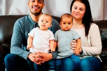 У супругов с разным цветом кожи родились такие же разные девочки-близнецы. Как они выглядят спустя 7 лет