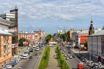 Где находится самая длинная ПРЯМАЯ улица в мире? Думаете, в Новосибирске? А вот и нет!