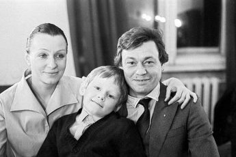 Природа не наградила его талантом отца: Как живет единственный сын Николая Караченцова