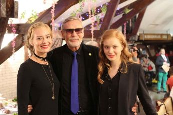 Ушел от жены после 30 лет брака к молодой вдове своего лучшего друга.