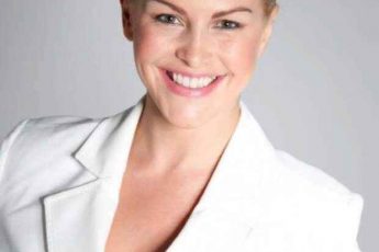 9 лет назад звезда Склифосовского Евгения Лютая вышла замуж за африканца и родила ребенка.