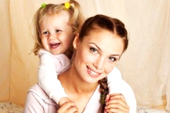 Выросла красавицей, живет с папой и мачехой (страше ее на 8 лет). Как выглядит 14-летней дочь Татьяны Арнтгольц