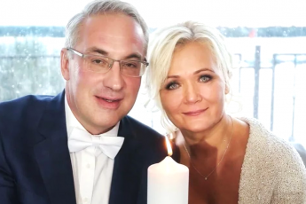 Стал вдовцом после 28 лет брака, остался с 4 детьми на руках и влюбился в маму известной актрисы. Андрей Норкин из НТВ