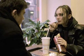 «Будут деньги - приходи, оттопыримся!». Что стало с тусовщицей Кэт из фильма «Брат»