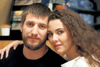 Ему 33, а ей 46 лет. Как живет с молодым мужем Янина Соколовская, которая развелась с Устюговым после 10 лет брака