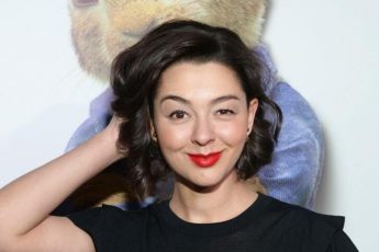 На чем привыкла ездить раскрепощенная актриса и просто красавица Марина Кравец