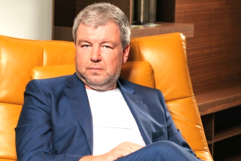 Красавица-жена, 3 детей и знаменитый сын. Как сложилась судьба подметавшего дворы актёра - Александра Робака