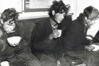 49 суток без еды: как дрейф советских солдат на барже в океане изумил весь мир