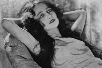 "Ты надоела мне, - говорил Зощенко жене, - ты старая"