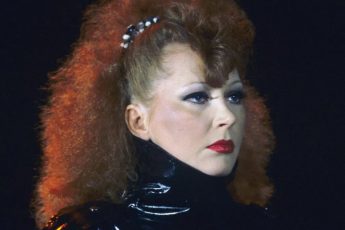 «Ты звезда, а нищенствуешь в этой паршивой стране!» Как Пугачёва дважды пыталась бежать из СССР, а "кровавый" КГБ увещевал заблудшую овцу