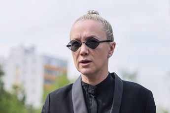 «Папа любил, когда я красивая»: Дарья Мороз пришла на похороны отца в трендовых очках и вызвала споры