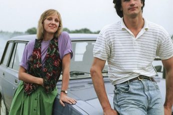 Жена бросила карьеру ради него. Коллеги не пришли даже на прощание