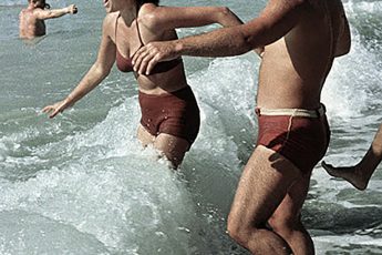 15 чудесных снимков советских девушек 70-х годов на отдыхе и работе