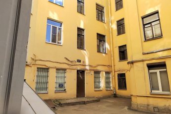 Зашёл в коммуналку в центре Петербурга, где комната стоит 4 миллиона