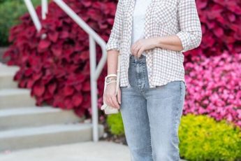 Если вам за 60, то носим джинсы — вот так