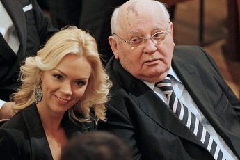 Внучке Горбачёва - Ксении Горбачёвой скоро 42 года: неудавшаяся балерина, шоу-бизнес и жизнь с дочерью в Германии