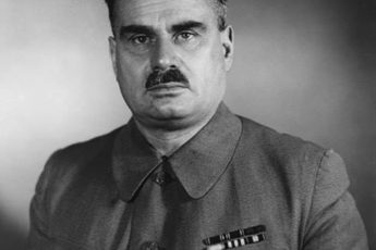 Почему стерта информация о семье "красного директора" Ивана Лихачева