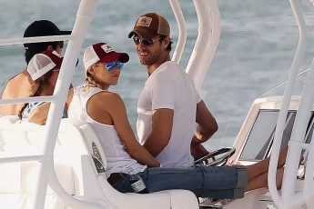 Многодетная мама Анна Курникова показала новые фото своих детей