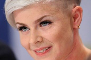 Женщины 50-60 лет с креативными стрижками. А вы решились бы на такую для себя?