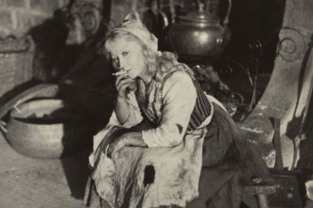 «Когда я увидела эту Золушку, поняла, что детство закончилось»: редкие кадры со съемок любимых фильмов