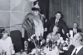 Как выглядели застолья советских звёзд на примере 15 архивных фотографий. Скромно, не то, что в наше время