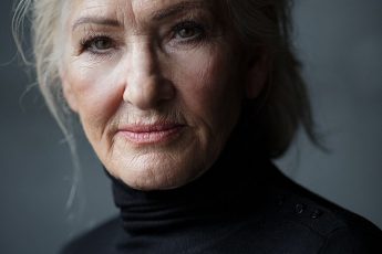 Табу для женщин за 60. Это подчеркнёт морщины и сделает вас измученной