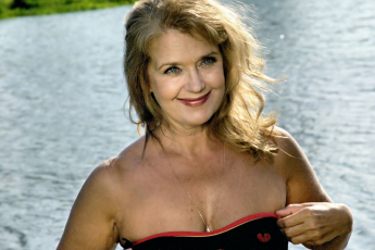 Почему советские женщины в 40 лет выглядели старше, чем мы сейчас в 50?