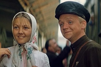 Его обожали миллионы женщин, а он всю жизнь любил одну. Что стало с актёром Виктором Переваловым, почему Иванушка рано ушел из жизни