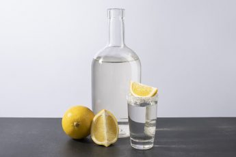 Что будет, если каждые выходные выпивать бутылку водки? Отвечают врачи