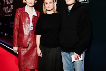 Асмус с новым возлюбленным, семейство Михалковых, одинокий Цыганов и другие звезды на премьере "Первый номер"