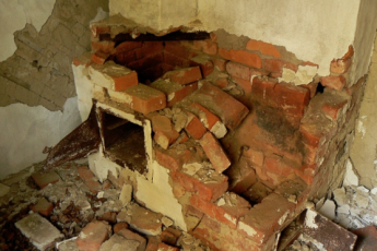 Разобрал старую печку. Нашел клад в тайнике