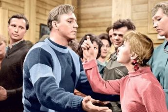 Когда 31-летний Николай Рыбников пришел сниматься в «Девчатах», все увидели огромный живот и лысину