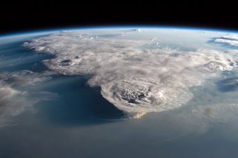 Какую форму имеет Земля в действительности. Форма Земли без учёта морей и океанов