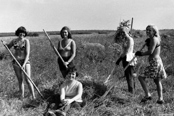 14 редких снимков прекрасных советских девушек ушедшей эпохи