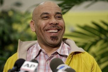 Выигрыш в миллиард долларов не "прожил" и года