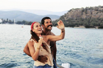 Бурак Озчивит: как живет сейчас звезда "Великолепного века"?