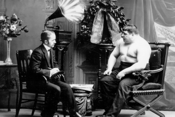 "По силе даже не сверхчеловек, а ихтиозавр, но только в смокинге": Николай Вахтуров из нижегородской деревушки