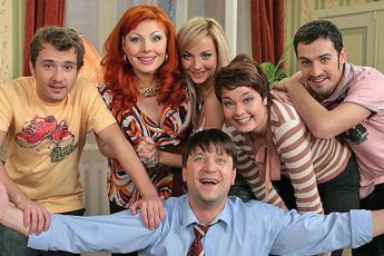 Ушедшие из жизни: семеро актеров, снимавшихся в сериале «Счастливы вместе».