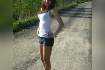 Деревенские девушки, которые ждут городских принцев.