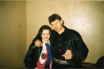 Как выглядит и чем занимается девушка, исполнявшая песни с Юрием Хоем .